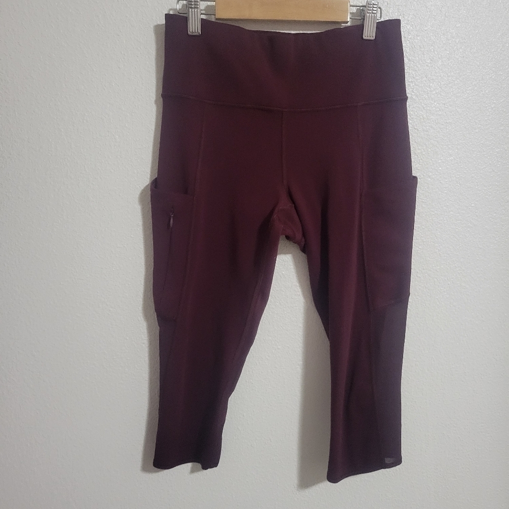 Athleta cropped leggings with mesh details side pockets size small